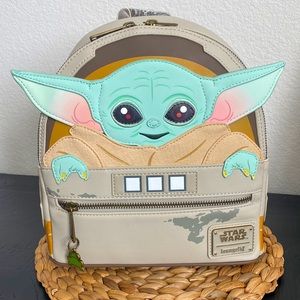 Exclusive Mandalorian “The Child in Cradle” mini backpack 2021
